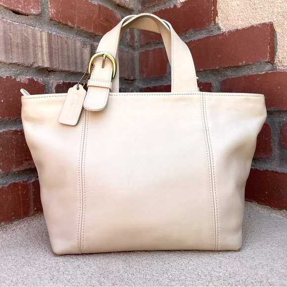 VTG🌻 COACH Waverly Buckle Leather Tote Bag with Zip Wristlet in Ivory/Sunflower - Picture 5 of 16